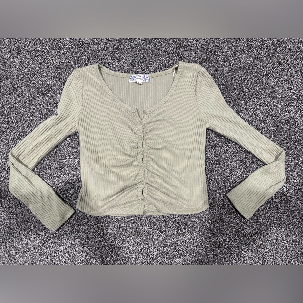 Pink Republic Sage Green Crop Ribbed Long Sleeve Button Front Top – Size M